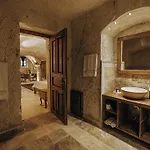 Lagania In Cave Hotel